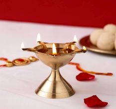 Golden Brass Flower Shaped 5 Wick Oil Lamp