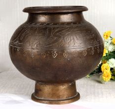 Handcrafted Antique Brown Flower Pot Made of Brass