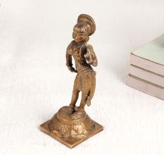 Handcrafted Brass Statue of Lady Standing for Decoration