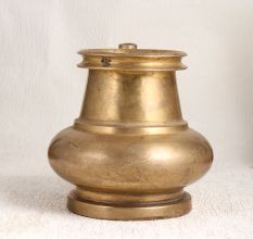 Sturdy Brass Water Pot with Spout for Home Decoration