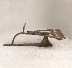 Handcrafted Finest Brass Aarti Oil Lamp with Cobra Handle