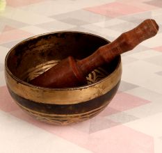 Tibetan Art Bell Metal Om Singing Bowl for Meditation