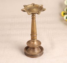 Vintage Brown Oil Lamp Stand Made of Finest Brass