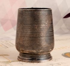 High-Quality White Metal Mug in English Art for Decoration