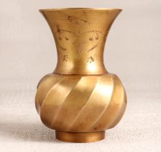 Handcrafted Premium Brass Flower Pot in Golden Finish