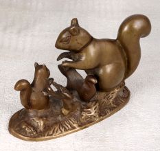 Handmade English Art Brass Statue of Squirrel Family for Decor