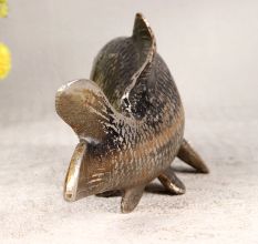 Handcrafted Finest Brass Fish Statue in English Art for Decor