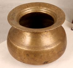 High-Quality Brass Holy Pot in Brown Finish for Decoration