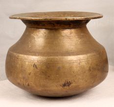 High-Quality Brass Holy Pot in Brown Finish for Decoration