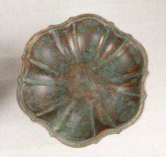 Handcrafted Vintage Brass Fruit Stand in English Art for Decor