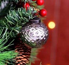 12 Pieces Modern Glass Silver Christmas Ornaments For Tree Decoration