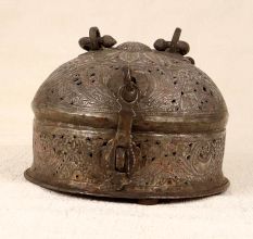 Handmade Vintage Copper Paan Daan for Collection and Decor
