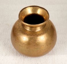 Engraved Finest Brass Pot in Brown Finish for Decoration