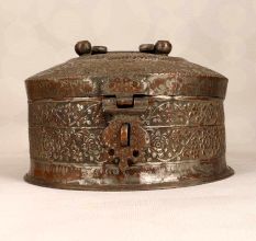 Vintage Finish Copper Paan Daan for Collection and Decoration