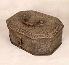 Handcrafted Traditional Copper Paan Daan for Vintage Collection