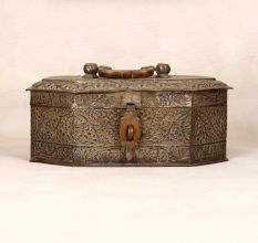 Handcrafted Traditional Copper Paan Daan for Vintage Collection