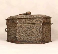 Handcrafted Traditional Copper Paan Daan for Vintage Collection