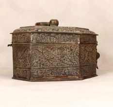 Handcrafted Traditional Copper Paan Daan for Vintage Collection