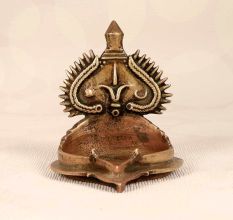 Handcrafted High-Quality Brass Oil Lamp in Vintage Finish