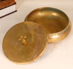 English Art Handcrafted Brass Box with Lid for Decoration