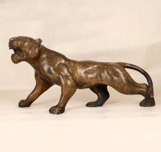 Handcrafted Pair of Tiger Statue Made of Brass with Engraving