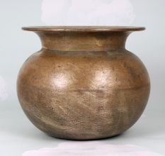 Vintage Handcrafted Brass Cooking Pot in Plain Brown Finish