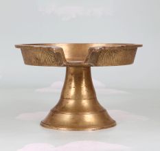South Indian Art Handmade Brass Oil Lamp for Indoor Decoration