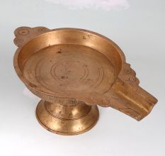 South Indian Art Handmade Brass Oil Lamp for Indoor Decoration