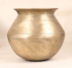 Beautiful Vintage Finest Brass Pot in Plain Brown Finish for Decor