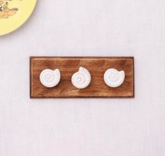White Shell Flat Ceramic Wooden Wall Hook