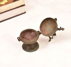 High-Quality Brass Sindoor Box with Lid in Vintage Finish