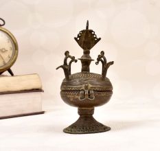 High-Quality Brass Sindoor Box with Lid in Vintage Finish
