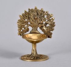 Vintage High-Quality Brass Oil Lamp in Fine Work for Decor