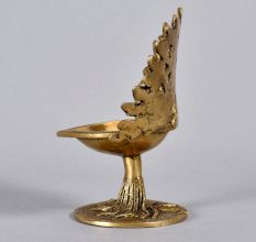 Vintage High-Quality Brass Oil Lamp in Fine Work for Decor