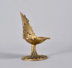 Vintage High-Quality Brass Oil Lamp in Fine Work for Decor