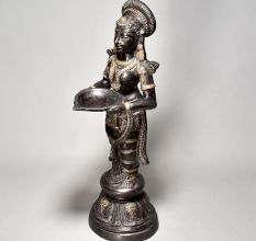 Deep Stand In Lady Style With Fine Work