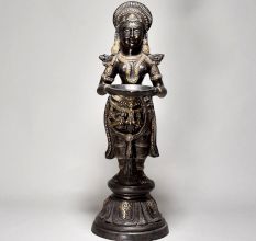 Deep Stand In Lady Style With Fine Work