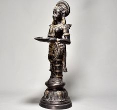 Deep Stand In Lady Style With Fine Work