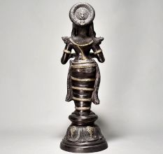 Deep Stand In Lady Style With Fine Work