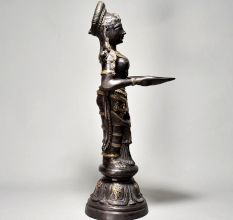 Deep Stand In Lady Style With Fine Work