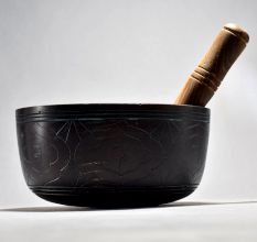 Buddha Carved Tibetan Singing Om Bowl with Wooden Striker