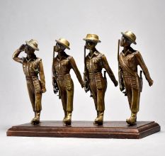 Vintage Soldiers Saluting Collectible Set on Wooden Stand