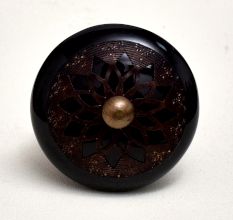 Black Strewn Flat Knob