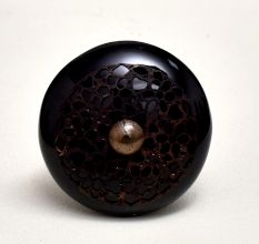 Black Strewn Flat Knob