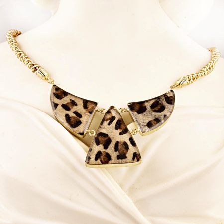 Paw Bib Necklace New Beautiful Jewellery