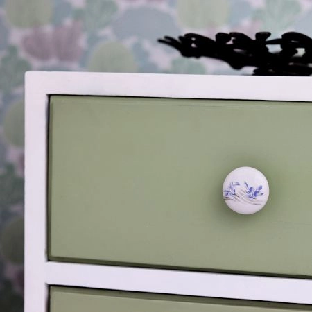 Silk Irise Flower Flat Knob