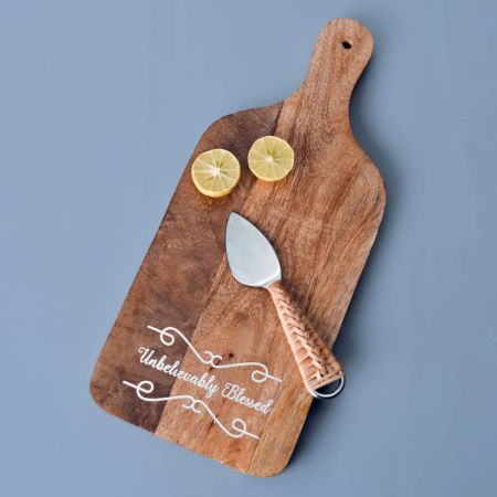 Wooden Chopping Board With Design and Handle