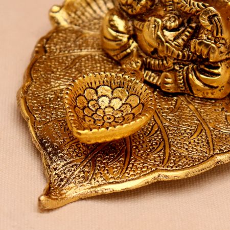 Modern Aluminium Ganpati on Leaf Diwali Diya Oil Lamp