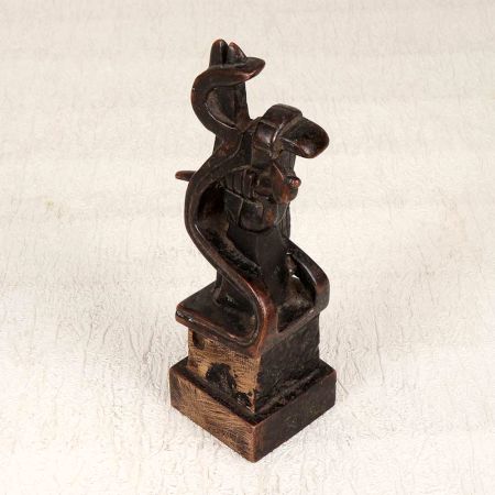 Modern Art Brass Statue in Fine Finish for Home Decoration