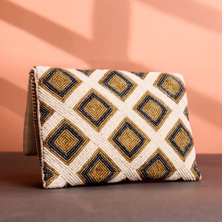 Luxury Geometric Beaded Clutch with Gold Chain – Ivory, Gold & Black Diamond Pattern